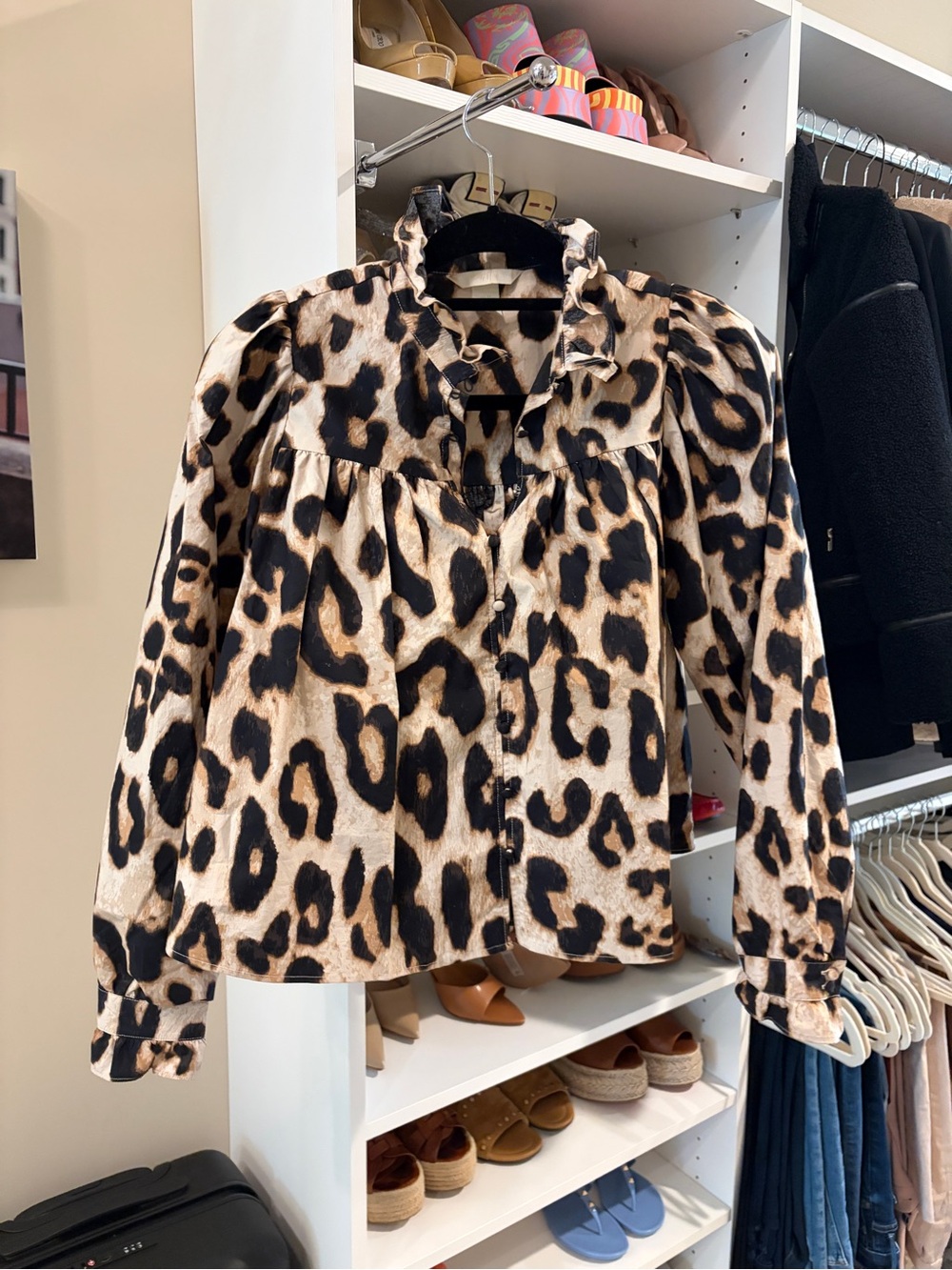 H&M Leopard Print Ruffle Collar Button-Up Blouse in Tan and Black